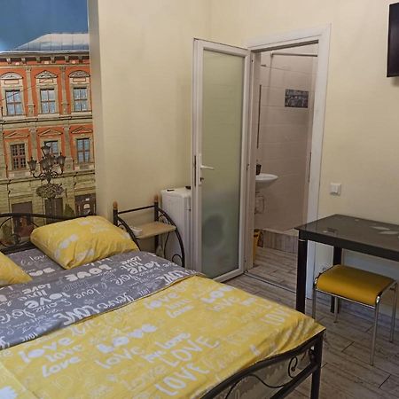 Smart Yellow Apartment-15 Хв Від Жд Вокзалу Lviv Exterior photo